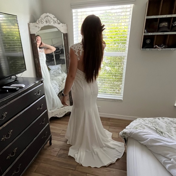 Wedding dress - Picture 7 of 10